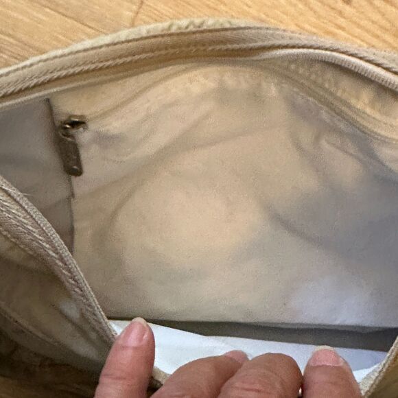 LeSportsac Beige Crossbody Shoulder Bag - Picture 4 of 10